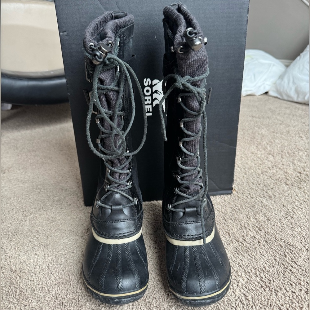 Sorel Women's Black and Cream Winter Boots